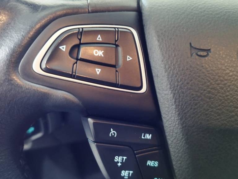 FORD - FOCUS - 2016/2016 - Cinza - R$ 64.900,00