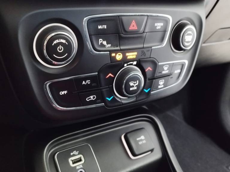 JEEP - COMPASS - 2017/2018 - Branca - R$ 91.900,00