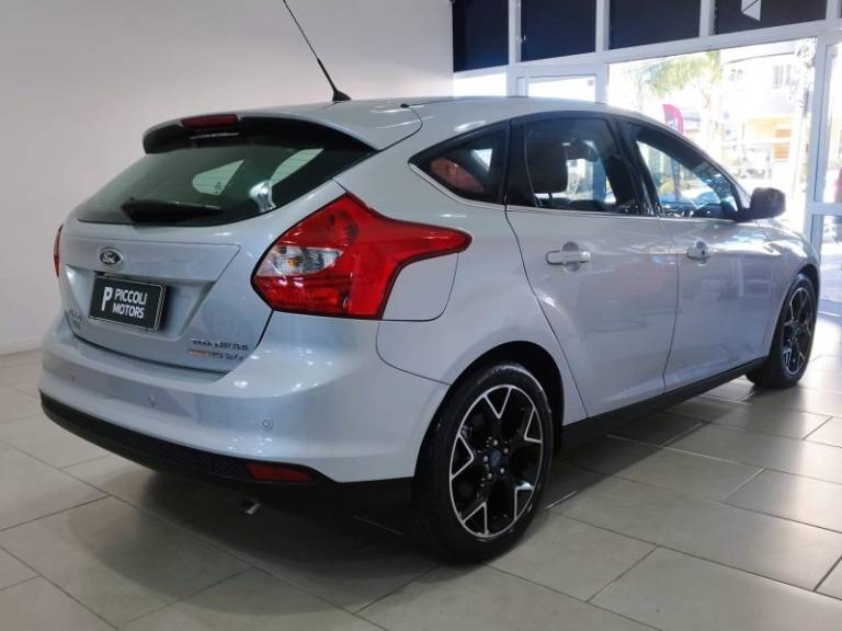 FORD - FOCUS - 2014/2015 - Prata - R$ 54.900,00
