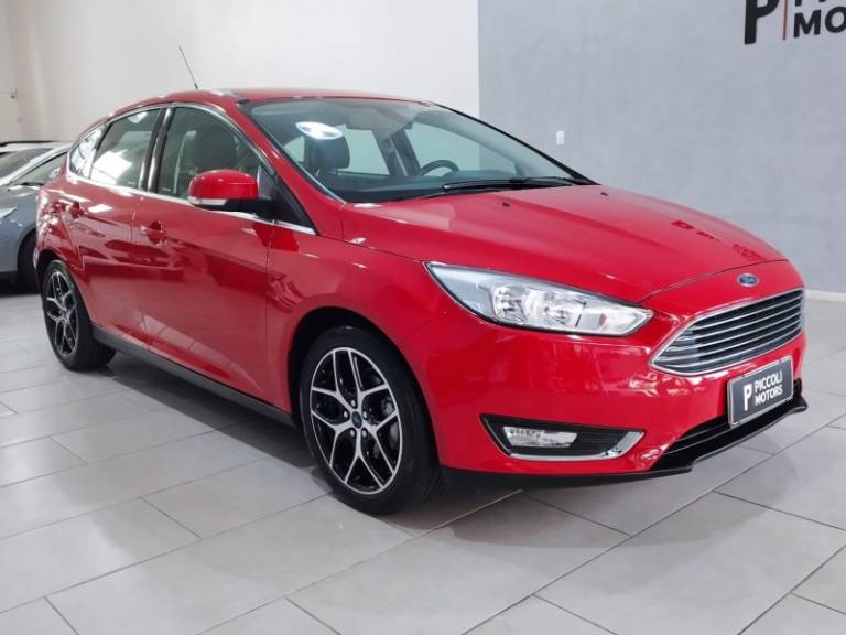 FORD - FOCUS - 2015/2016 - Vermelha - R$ 65.900,00