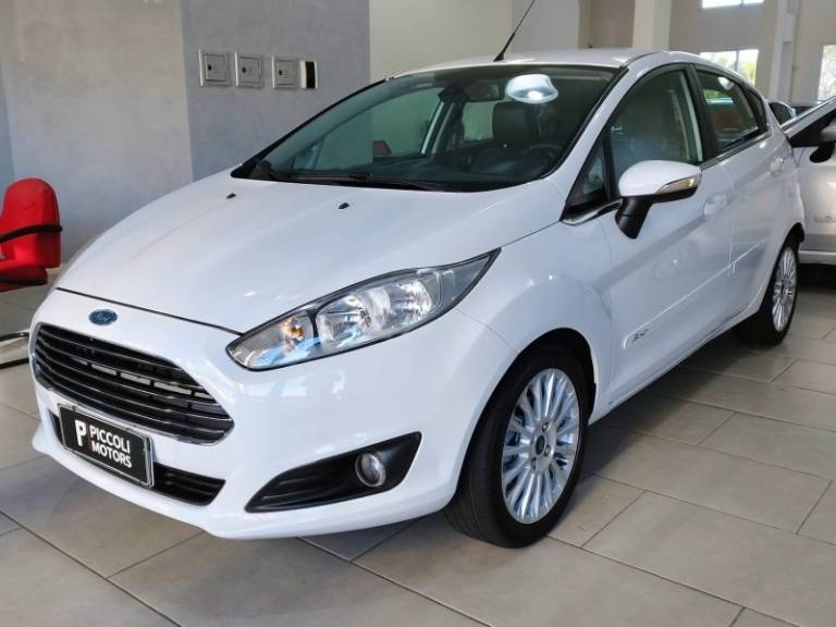 FORD - FIESTA - 2015/2016 - Branca - R$ 59.900,00