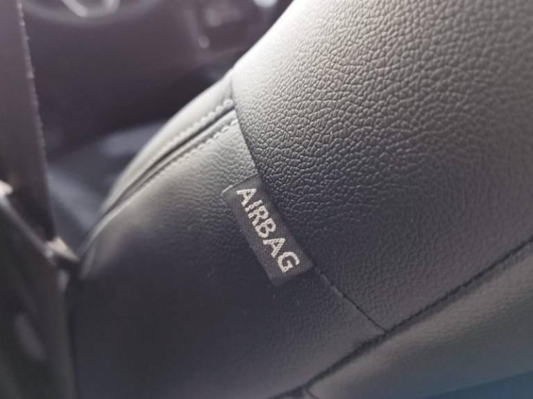 FORD - FIESTA - 2015/2016 - Branca - R$ 59.900,00