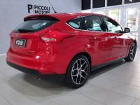 FORD - FOCUS - 2015/2016 - Vermelha - R$ 65.900,00