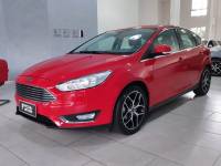 FORD - FOCUS - 2015/2016 - Vermelha - R$ 65.900,00
