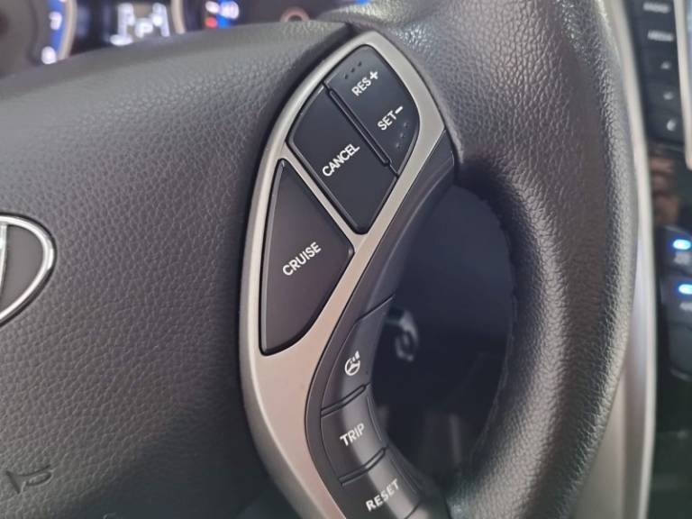 HYUNDAI - I30 - 2015/2016 - Prata - R$ 84.900,00