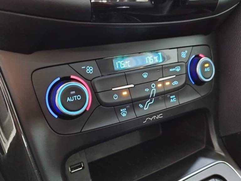 FORD - FOCUS - 2016/2016 - Prata - R$ 74.900,00