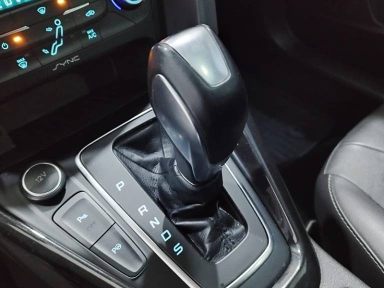 FORD - FOCUS - 2016/2016 - Cinza - R$ 72.900,00