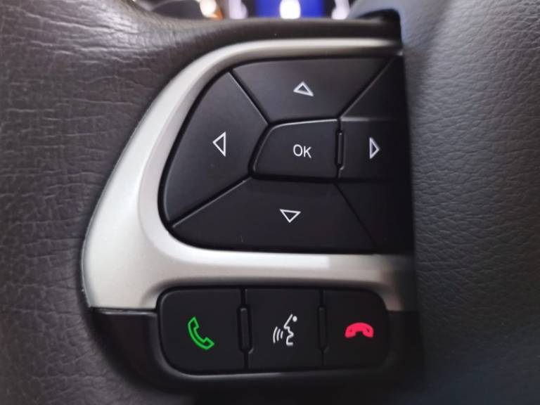 JEEP - COMPASS - 2017/2018 - Branca - R$ 91.900,00