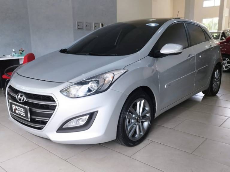 HYUNDAI - I30 - 2015/2016 - Prata - R$ 84.900,00
