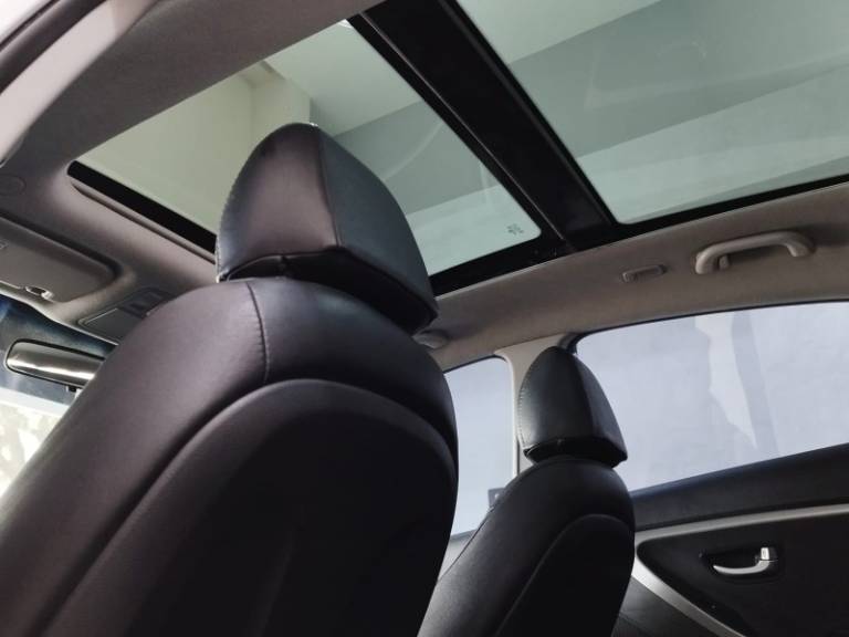 HYUNDAI - I30 - 2015/2016 - Prata - R$ 84.900,00