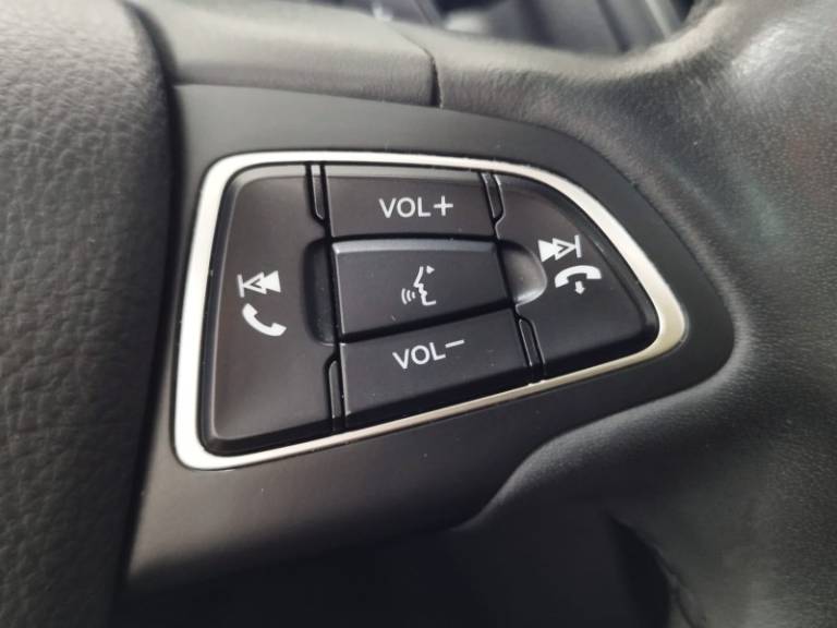 FORD - FOCUS - 2016/2016 - Prata - R$ 74.900,00