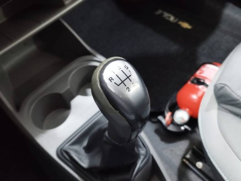 CHEVROLET - AGILE - 2012/2013 - Prata - R$ 39.900,00