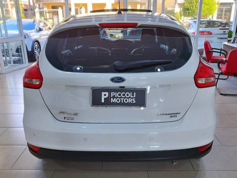 FORD - FOCUS - 2016/2016 - Branca - R$ 72.900,00
