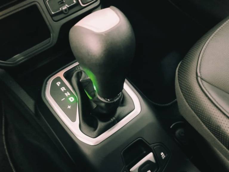 JEEP - RENEGADE - 2019/2020 - Branca - R$ 84.900,00