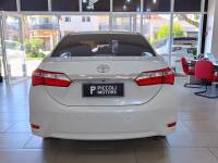 TOYOTA - COROLLA - 2014/2015 - Branca - R$ 81.900,00