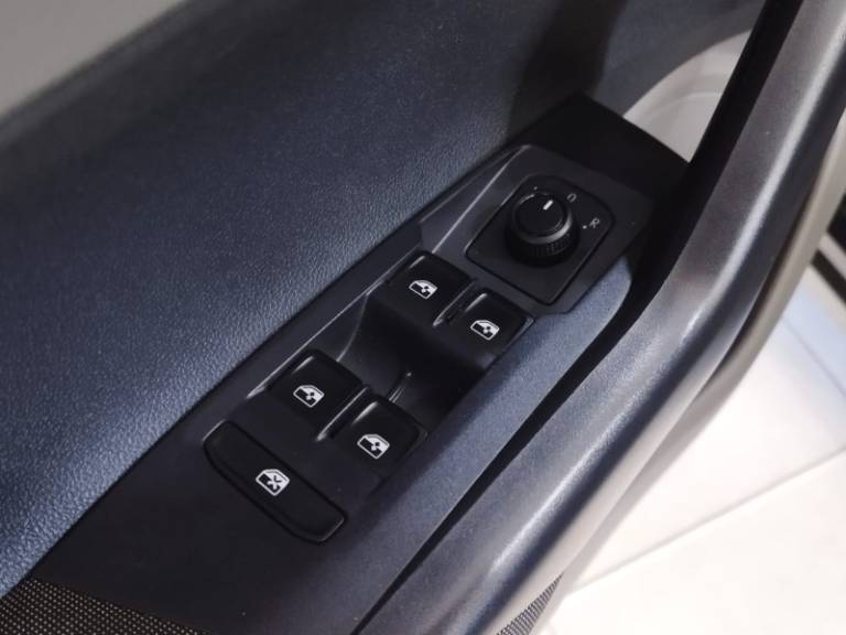 VOLKSWAGEN - POLO - 2018/2018 - Preta - R$ 73.900,00