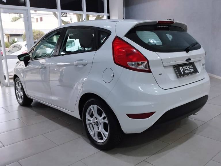 FORD - FIESTA - 2013/2014 - Branca - R$ 45.900,00