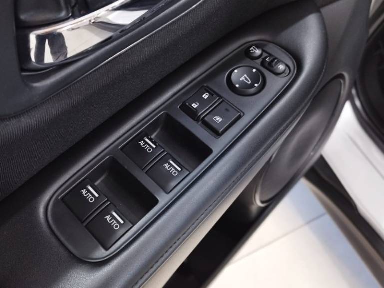 HONDA - HR-V - 2015/2016 - Prata - R$ 91.900,00