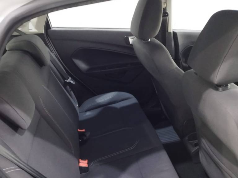 FORD - FIESTA - 2013/2014 - Branca - R$ 45.900,00