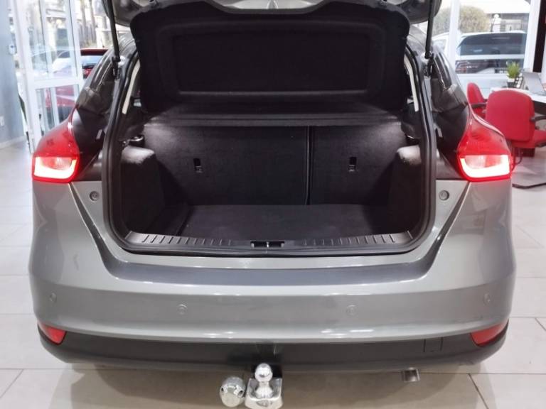FORD - FOCUS - 2016/2016 - Cinza - R$ 72.900,00