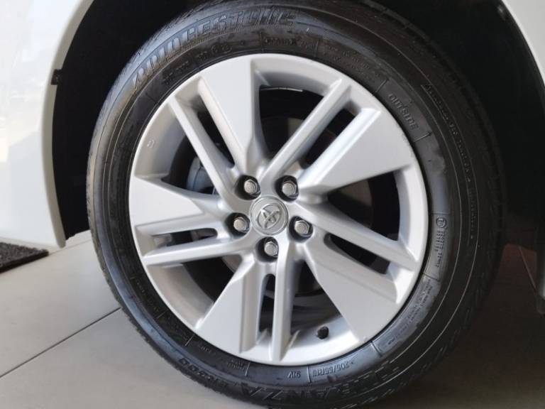 TOYOTA - COROLLA - 2014/2015 - Branca - R$ 81.900,00