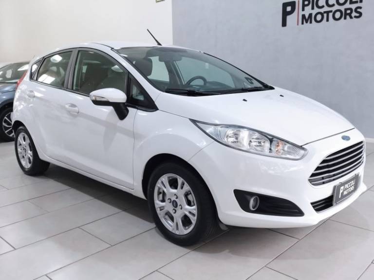 FORD - FIESTA - 2013/2014 - Branca - R$ 45.900,00