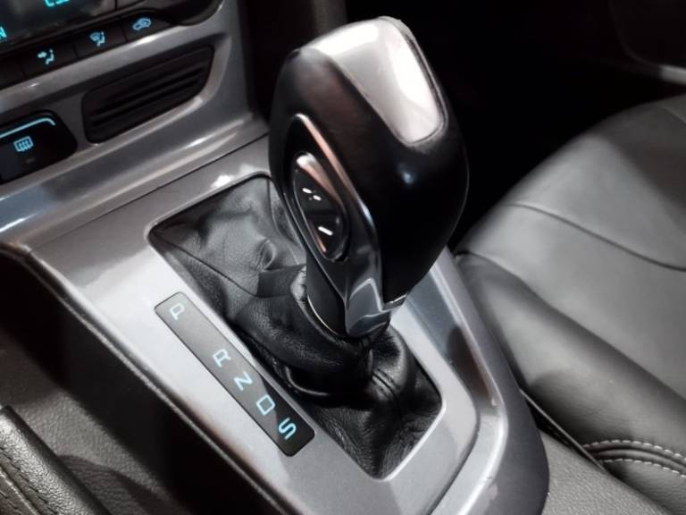 FORD - FOCUS - 2014/2015 - Prata - R$ 54.900,00