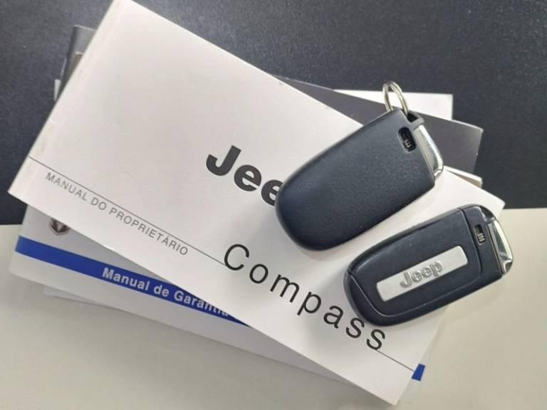 JEEP - COMPASS - 2021/2022 - Branca - R$ 157.900,00