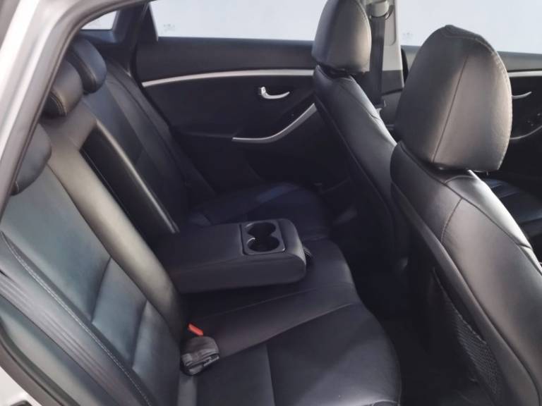 HYUNDAI - I30 - 2015/2016 - Prata - R$ 84.900,00