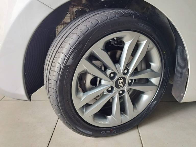 HYUNDAI - I30 - 2015/2016 - Prata - R$ 84.900,00