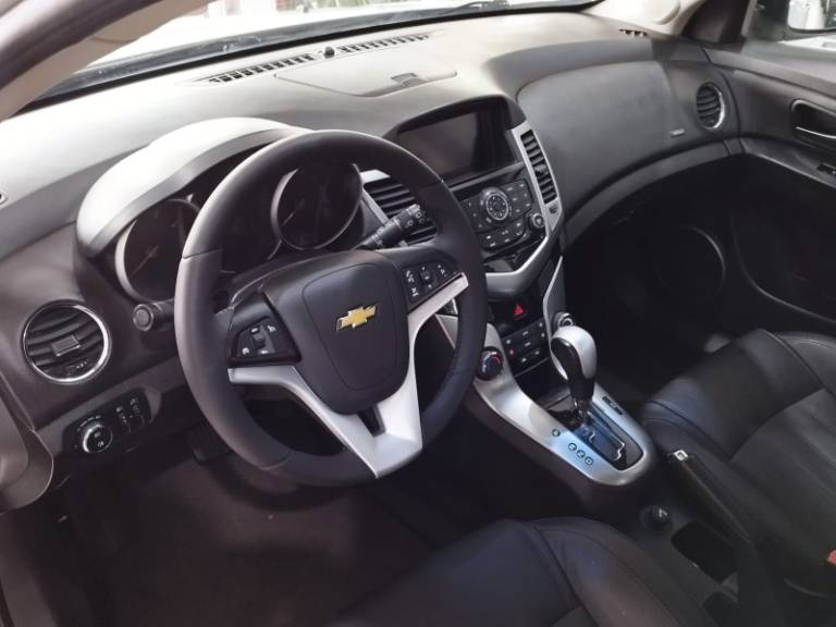 CHEVROLET - CRUZE - 2013/2014 - Branca - R$ 72.900,00