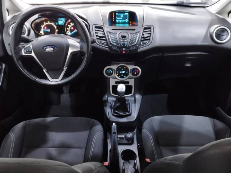 FORD - FIESTA - 2013/2014 - Branca - R$ 45.900,00