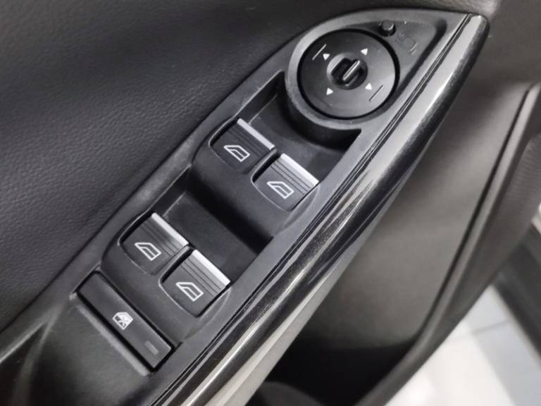 FORD - FOCUS - 2016/2016 - Cinza - R$ 72.900,00