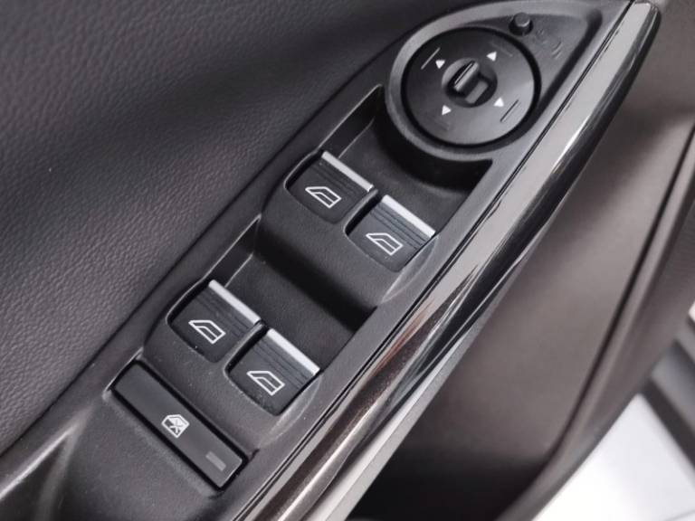 FORD - FOCUS - 2016/2016 - Prata - R$ 74.900,00