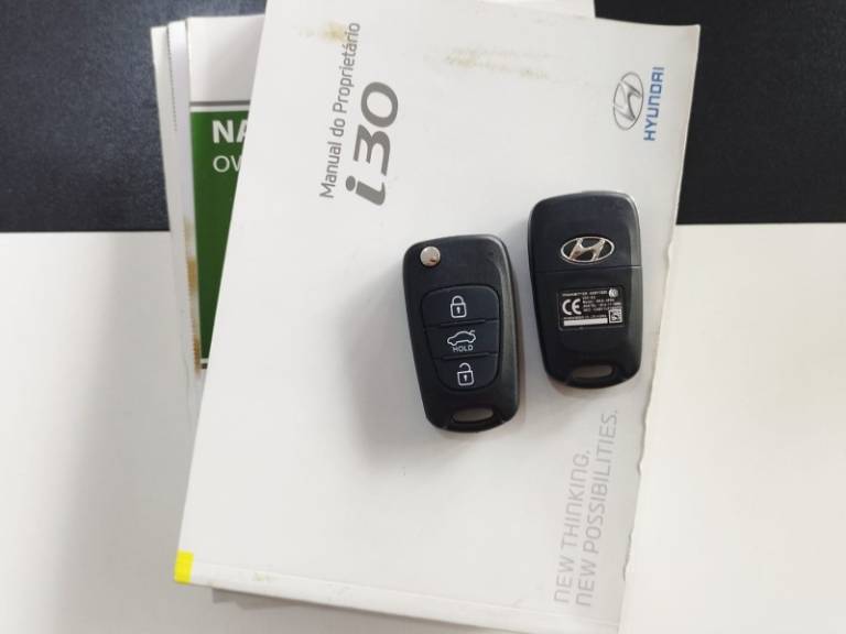 HYUNDAI - I30 - 2015/2016 - Prata - R$ 84.900,00