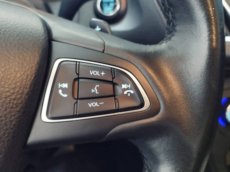 FORD - FOCUS - 2016/2016 - Cinza - R$ 64.900,00