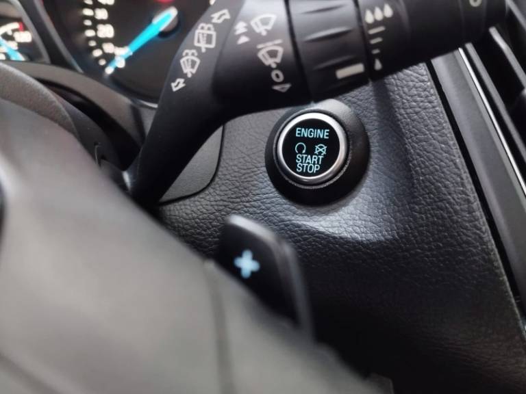 FORD - FOCUS - 2016/2016 - Prata - R$ 74.900,00