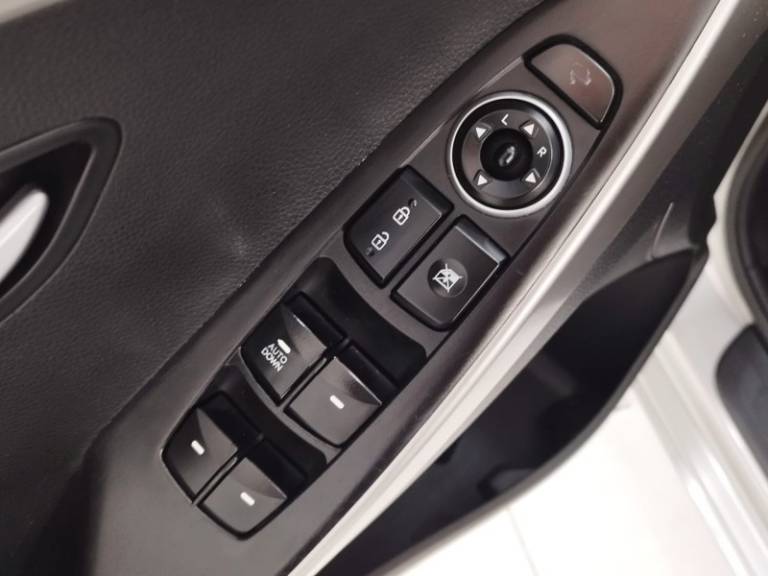 HYUNDAI - I30 - 2015/2016 - Prata - R$ 84.900,00