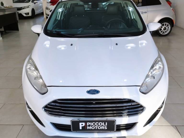 FORD - FIESTA - 2015/2016 - Branca - R$ 59.900,00