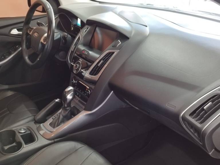 FORD - FOCUS - 2014/2015 - Prata - R$ 54.900,00