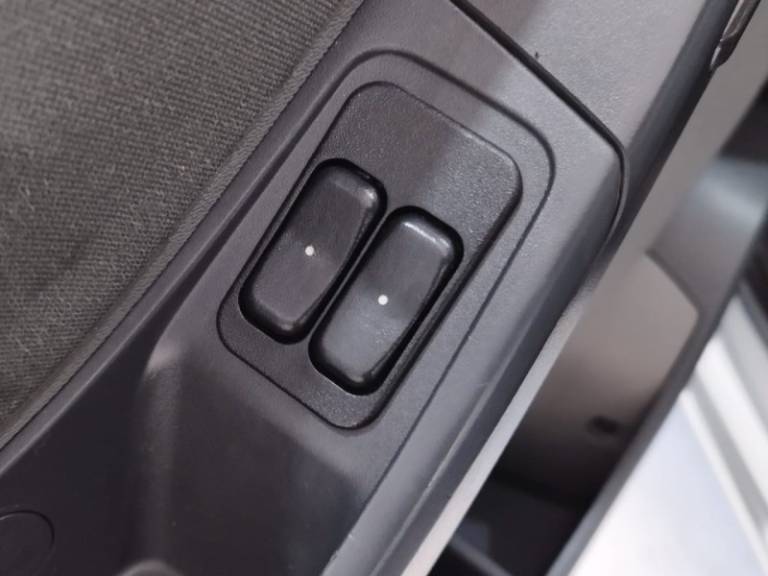 CHEVROLET - AGILE - 2012/2013 - Prata - R$ 39.900,00