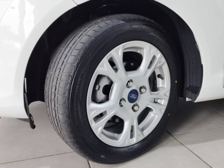 FORD - FIESTA - 2013/2014 - Branca - R$ 45.900,00