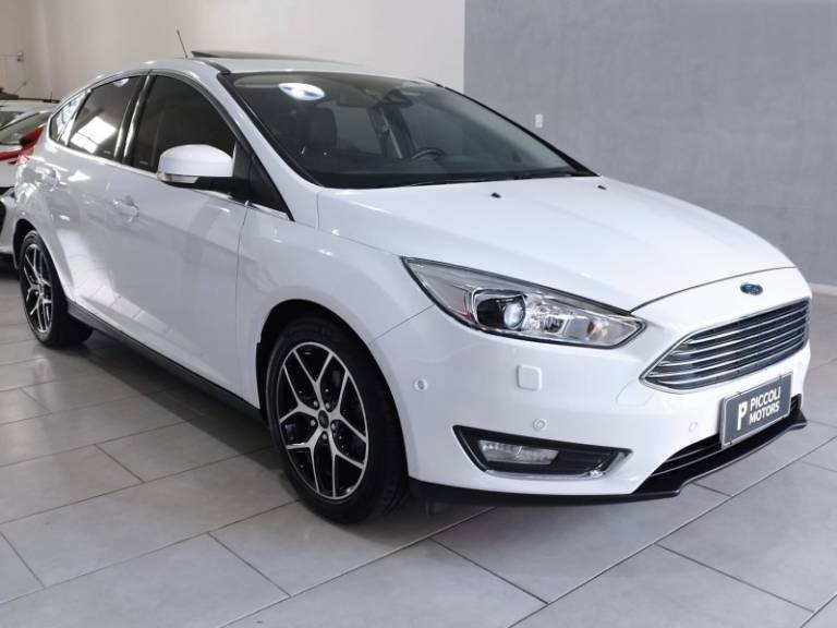 FORD - FOCUS - 2016/2016 - Branca - R$ 72.900,00