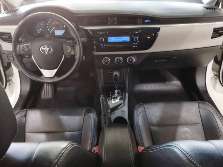 TOYOTA - COROLLA - 2014/2015 - Branca - R$ 81.900,00