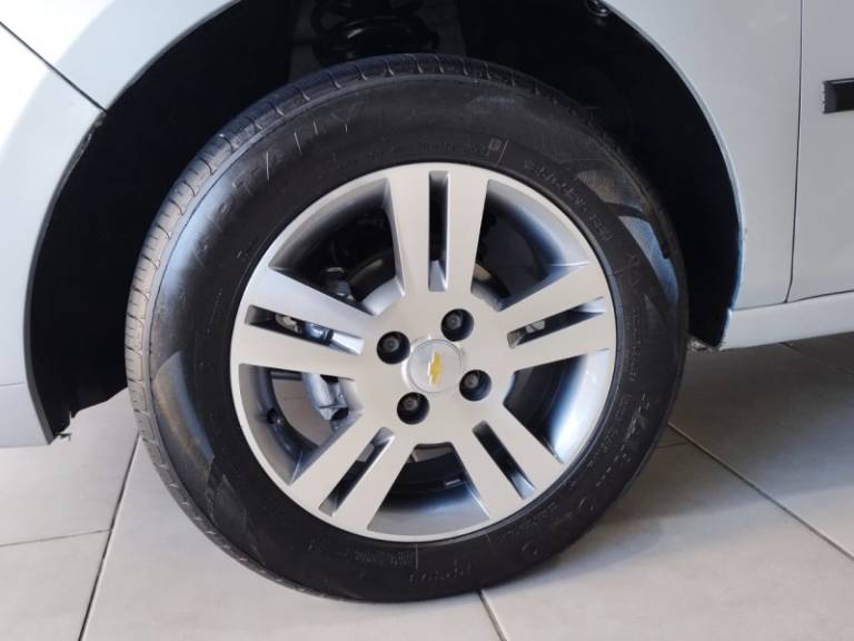 CHEVROLET - AGILE - 2012/2013 - Prata - R$ 39.900,00