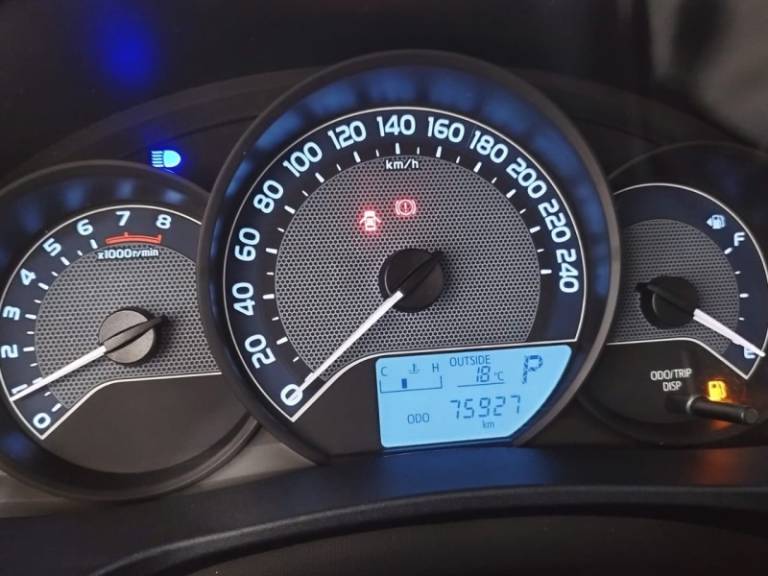 TOYOTA - COROLLA - 2014/2015 - Branca - R$ 81.900,00