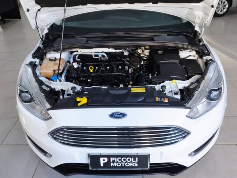 FORD - FOCUS - 2016/2016 - Branca - R$ 72.900,00