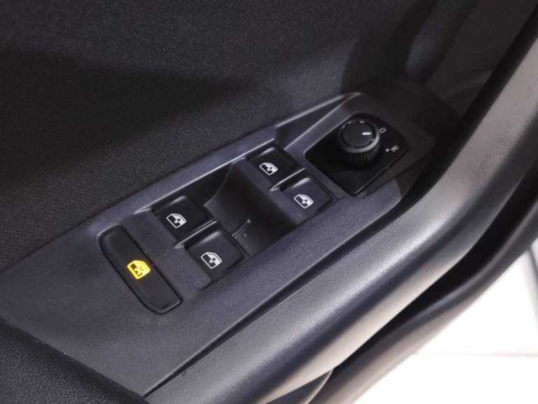 VOLKSWAGEN - POLO - 2023/2024 - Cinza - R$ 101.900,00