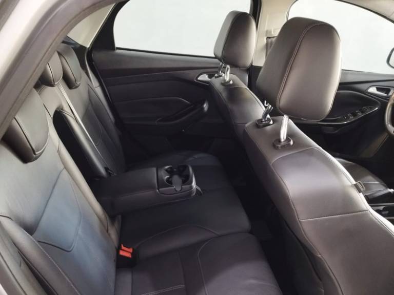 FORD - FOCUS - 2016/2016 - Prata - R$ 74.900,00