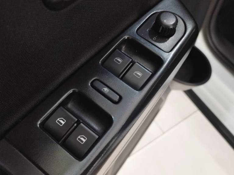 VOLKSWAGEN - FOX - 2019/2019 - Branca - R$ 61.900,00